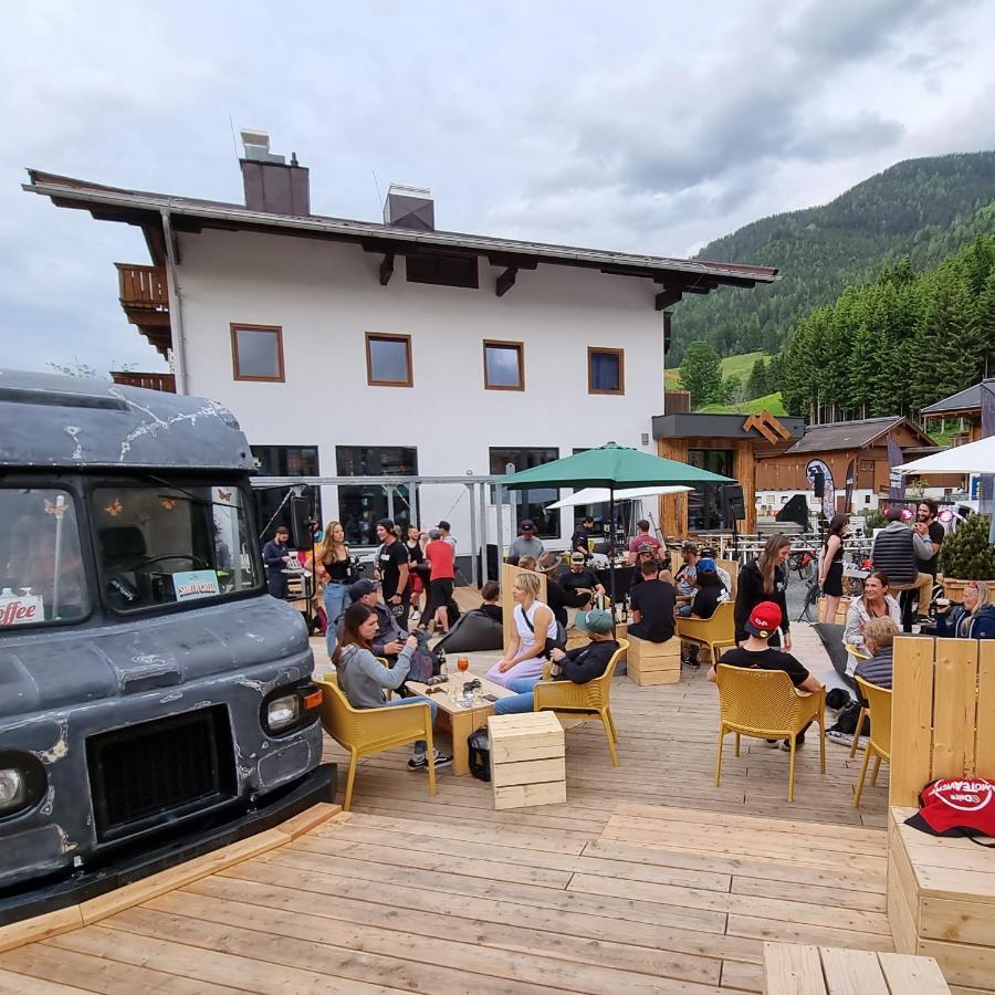 Skill Mountain Lodge - Ski Und Bike Hostel Im Sommer Mit Joker Card Saalbach-Hinterglemm Dış mekan fotoğraf