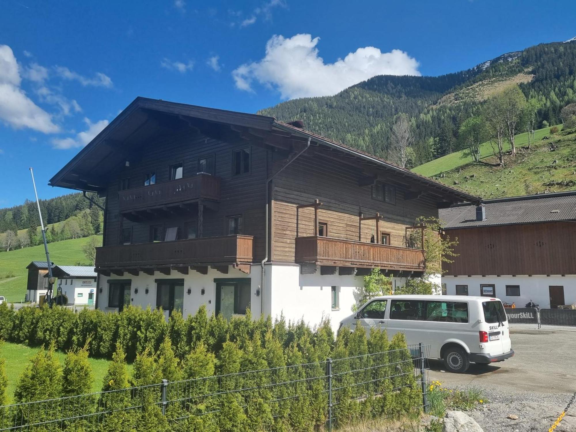 Skill Mountain Lodge - Ski Und Bike Hostel Im Sommer Mit Joker Card Saalbach-Hinterglemm Dış mekan fotoğraf