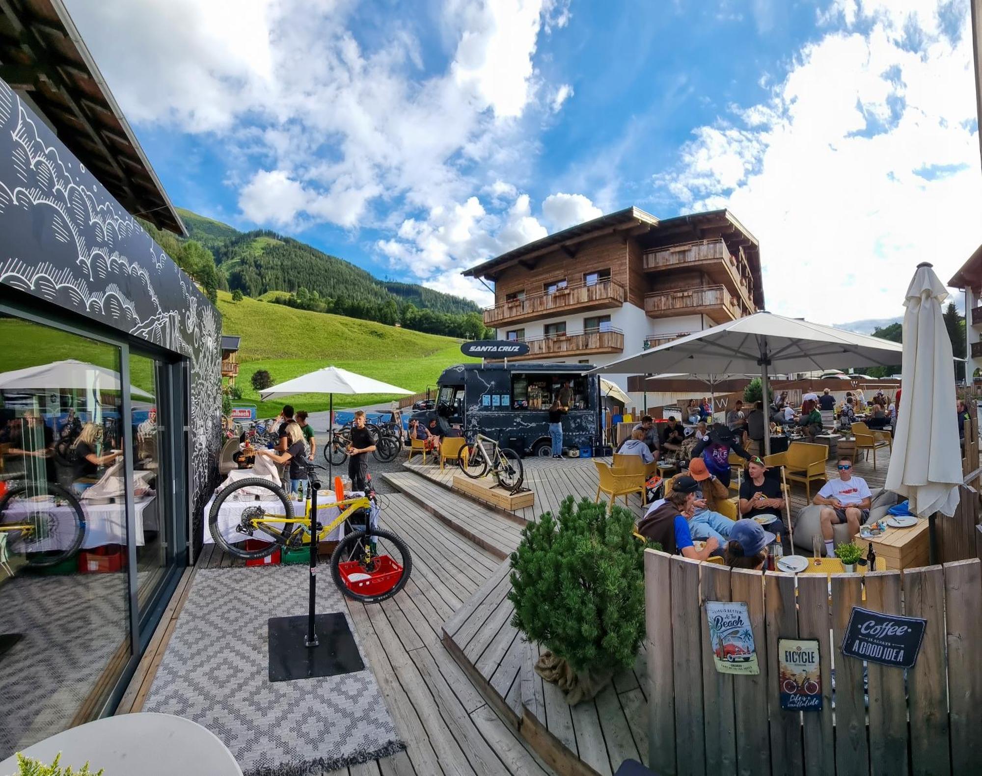 Skill Mountain Lodge - Ski Und Bike Hostel Im Sommer Mit Joker Card Saalbach-Hinterglemm Dış mekan fotoğraf